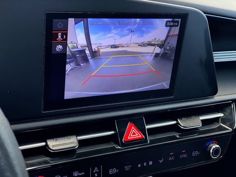 Certified 2025 Kia Niro LX FWD image 25