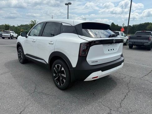 New 2025 Nissan Kicks SV image 7