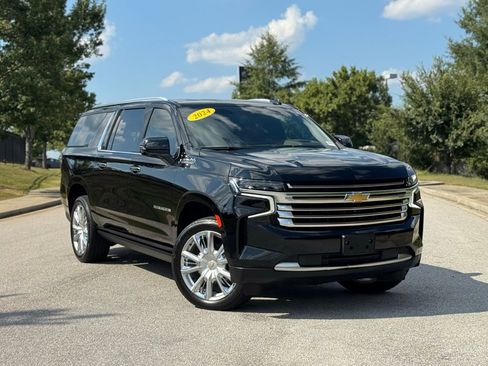 Used 2024 Chevrolet Suburban High Country image 2