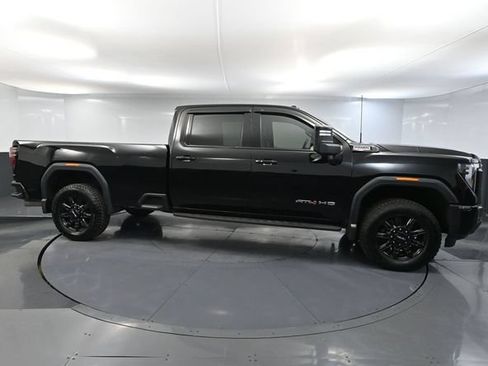 Used 2024 GMC Sierra 2500 AT4 w/ AT4 Preferred Package AWD/4WD image 4