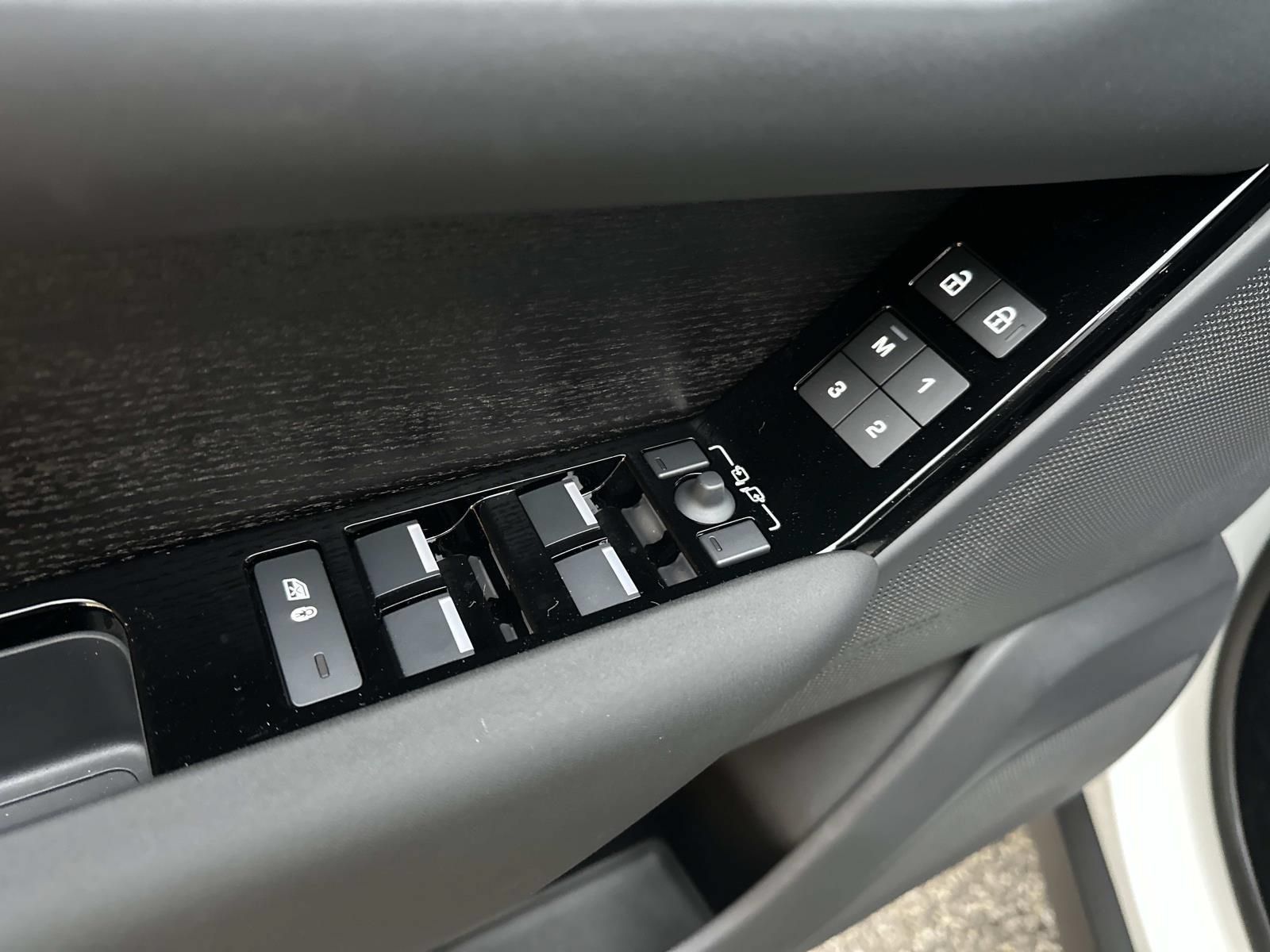 New 2026 Land Rover Range Rover Velar S AWD/4WD image 10