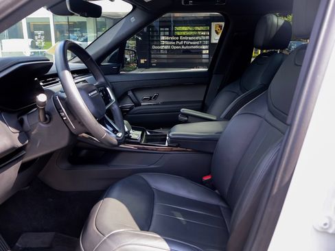 Used 2025 Land Rover Range Rover Sport SE AWD/4WD image 5