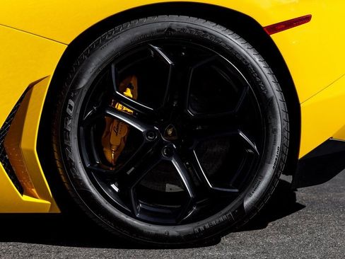 Used 2014 Lamborghini Aventador image 14