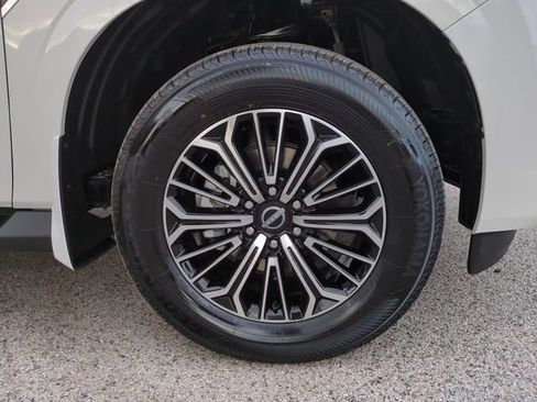 New 2026 Nissan Armada SL w/ Captain's Chari Seat Package image 11