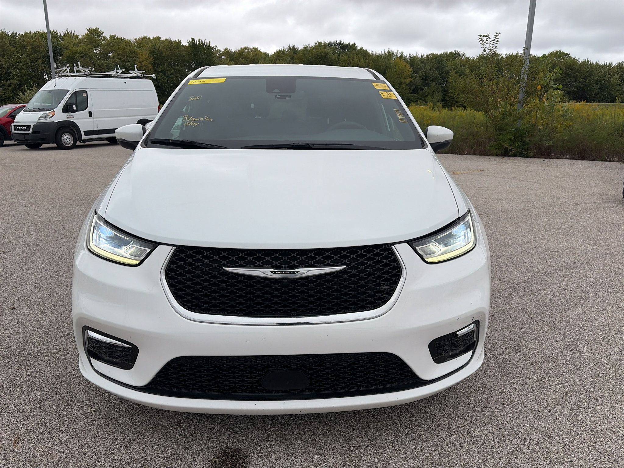 Used 2023 Chrysler Pacifica Touring FWD image 8
