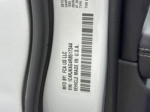 Used 2024 Jeep Grand Cherokee L Laredo image 31