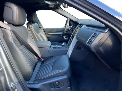 New 2025 Land Rover Discovery Dynamic SE image 30