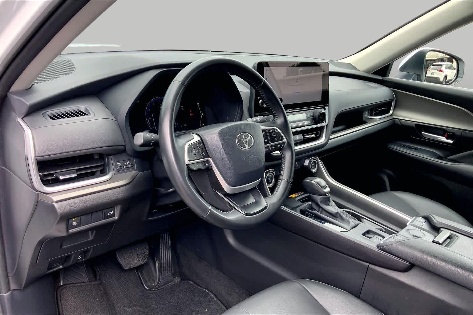 Used 2025 Toyota Grand Highlander AWD image 18
