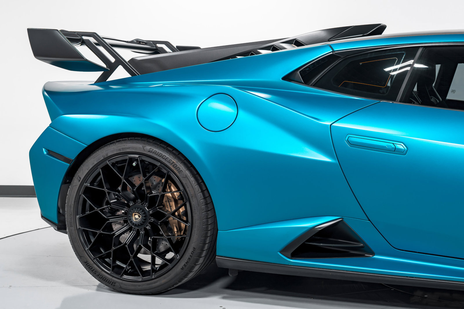 Used 2022 Lamborghini Huracan STO RWD image 50