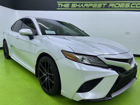 Used 2019 Toyota Camry XSE FWD image 2