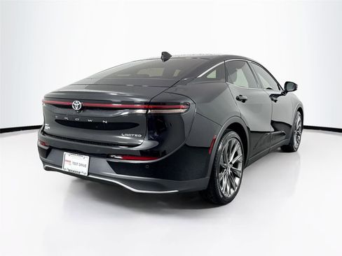 Used 2023 Toyota Crown Limited image 6