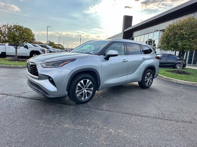 Used 2021 Toyota Highlander XLE FWD image 5
