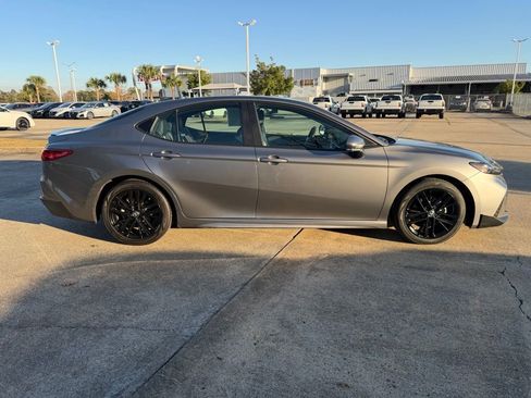 Used 2025 Toyota Camry SE image 6