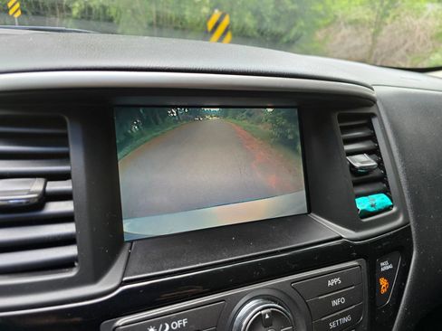 Used 2018 Nissan Pathfinder SV AWD/4WD image 30