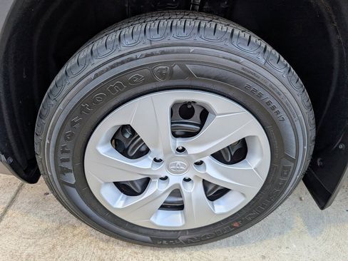 Used 2025 Toyota RAV4 LE image 21