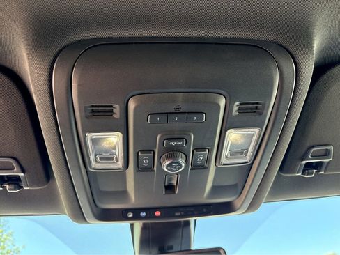 Used 2022 Chevrolet Suburban Premier AWD/4WD image 31