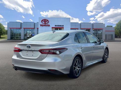 Certified 2021 Toyota Camry XLE FWD image 6