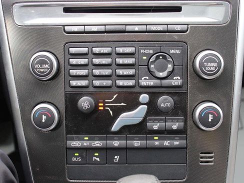 Used 2011 Volvo XC60 T6 image 24