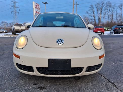 Used 2008 Volkswagen Beetle S w/ Cold Weather Pkg image 2