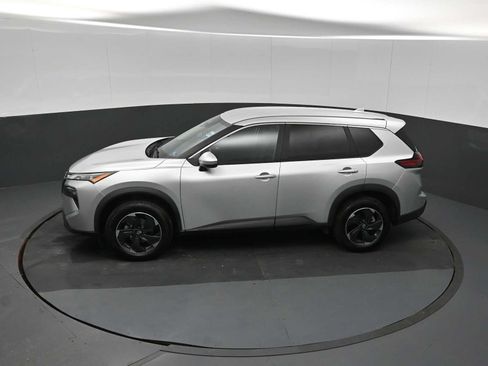 Used 2025 Nissan Rogue SV AWD/4WD image 13