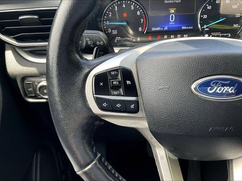 Used 2020 Ford Explorer XLT w/ Equipment Group 202A AWD/4WD image 11