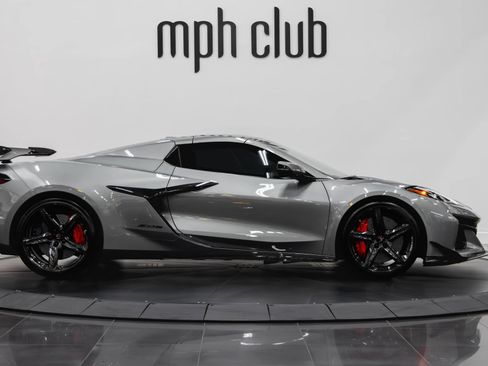 Used 2024 Chevrolet Corvette Z06 w/ Z07 Performance Package RWD image 10
