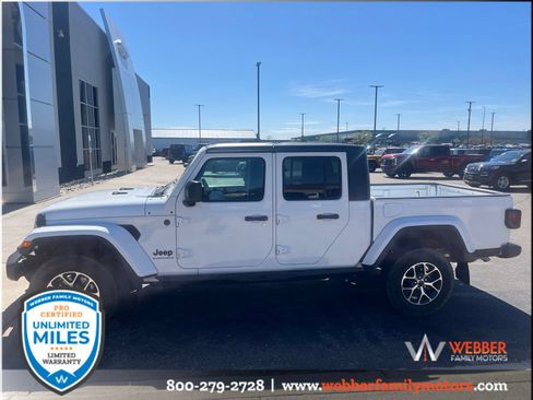 Used 2024 Jeep Gladiator Sport AWD/4WD image 2