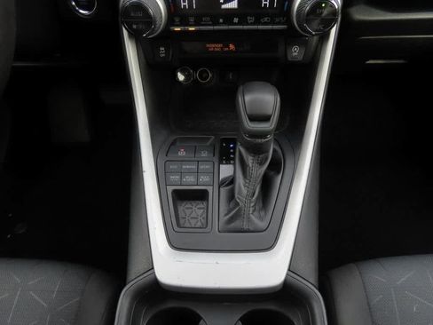 Used 2020 Toyota RAV4 XLE image 21
