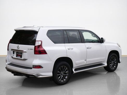 Used 2018 Lexus GX 460 image 3