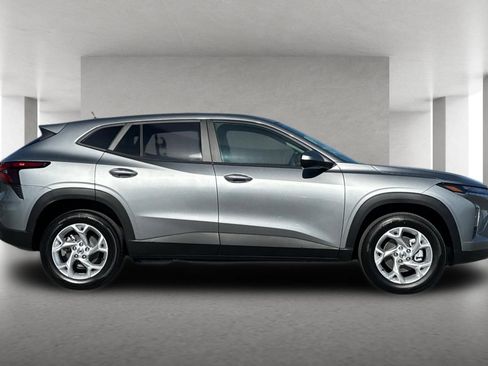 New 2026 Chevrolet Trax LS w/ LS Convenience Package FWD image 3
