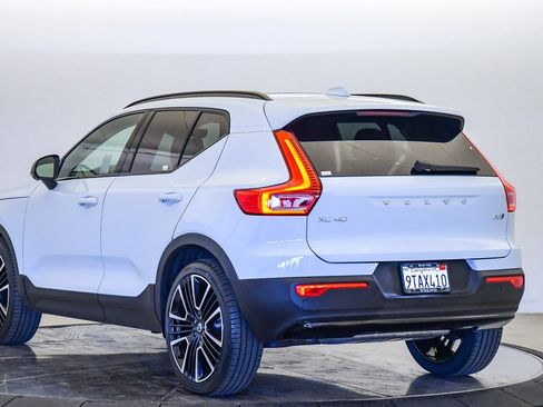 Certified 2025 Volvo XC40 B5 Ultra w/ Climate Package image 2