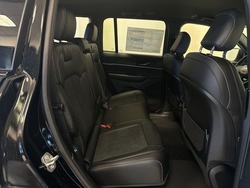 New 2026 Jeep Grand Cherokee Altitude AWD/4WD image 37