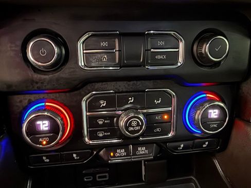 Used 2021 Chevrolet Tahoe LT w/ LT Signature Plus Package image 34