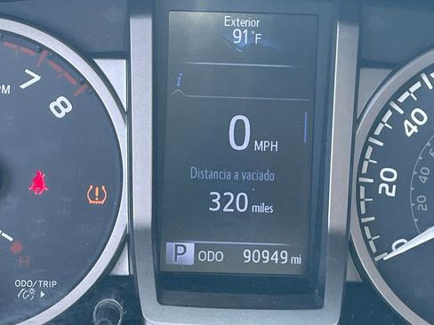 Used 2017 Toyota Tacoma SR5 w/ Tow Package image 10