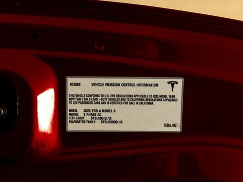 Used 2025 Tesla Model 3 image 31