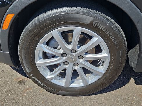 Certified 2023 Cadillac XT4 Luxury w/ Cold Weather Package AWD/4WD image 8