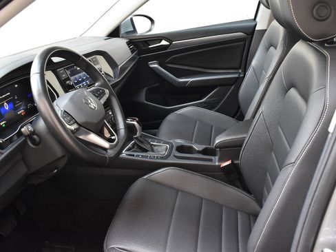 Used 2024 Volkswagen Jetta SE FWD image 13