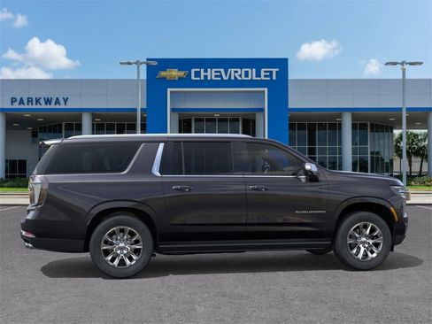New 2026 Chevrolet Suburban Premier image 5