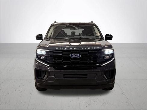 Used 2025 Ford Expedition Active AWD/4WD image 3