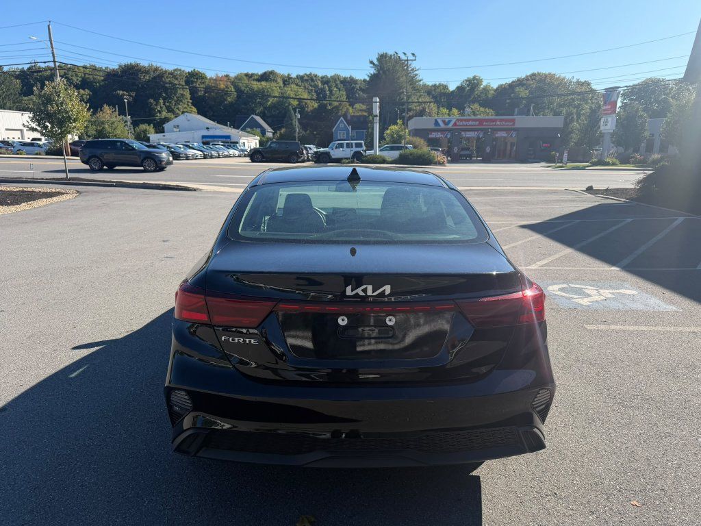 Used 2024 Kia Forte LXS FWD image 3