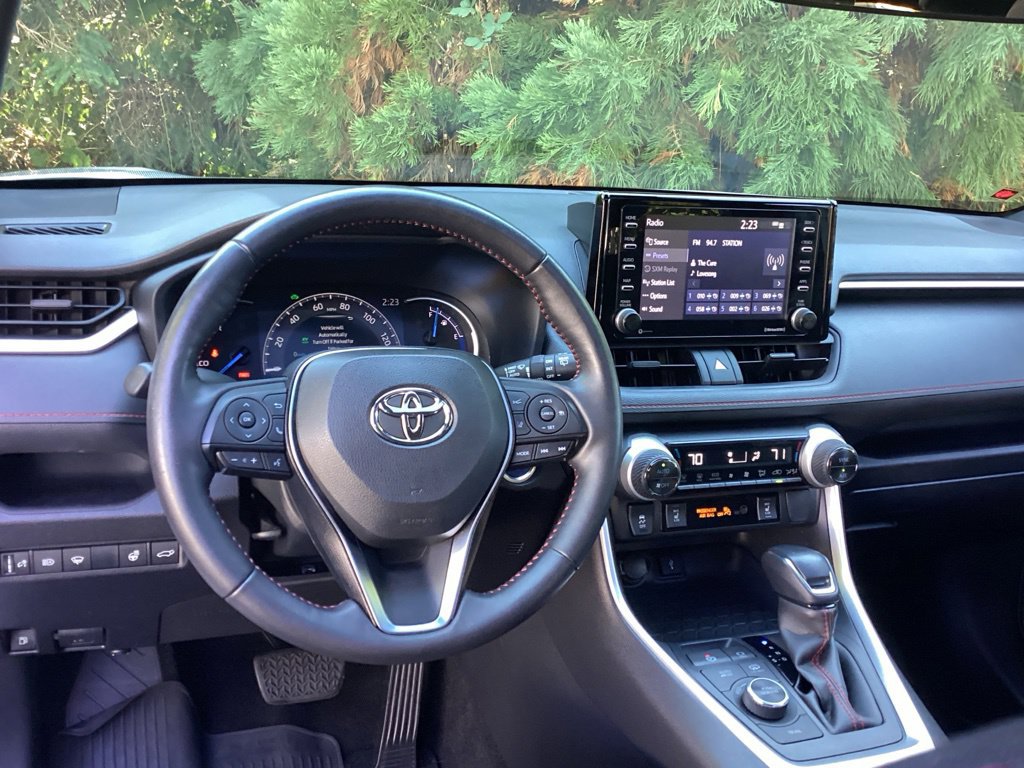 Used 2021 Toyota RAV4 SE w/ Weather & Moonroof Package AWD/4WD image 13