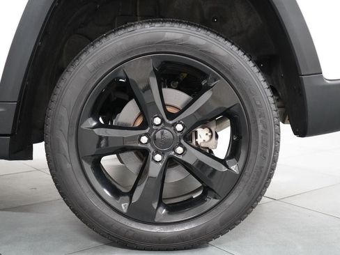 Used 2025 Jeep Grand Cherokee Limited w/ Black Appearance Package AWD/4WD image 32