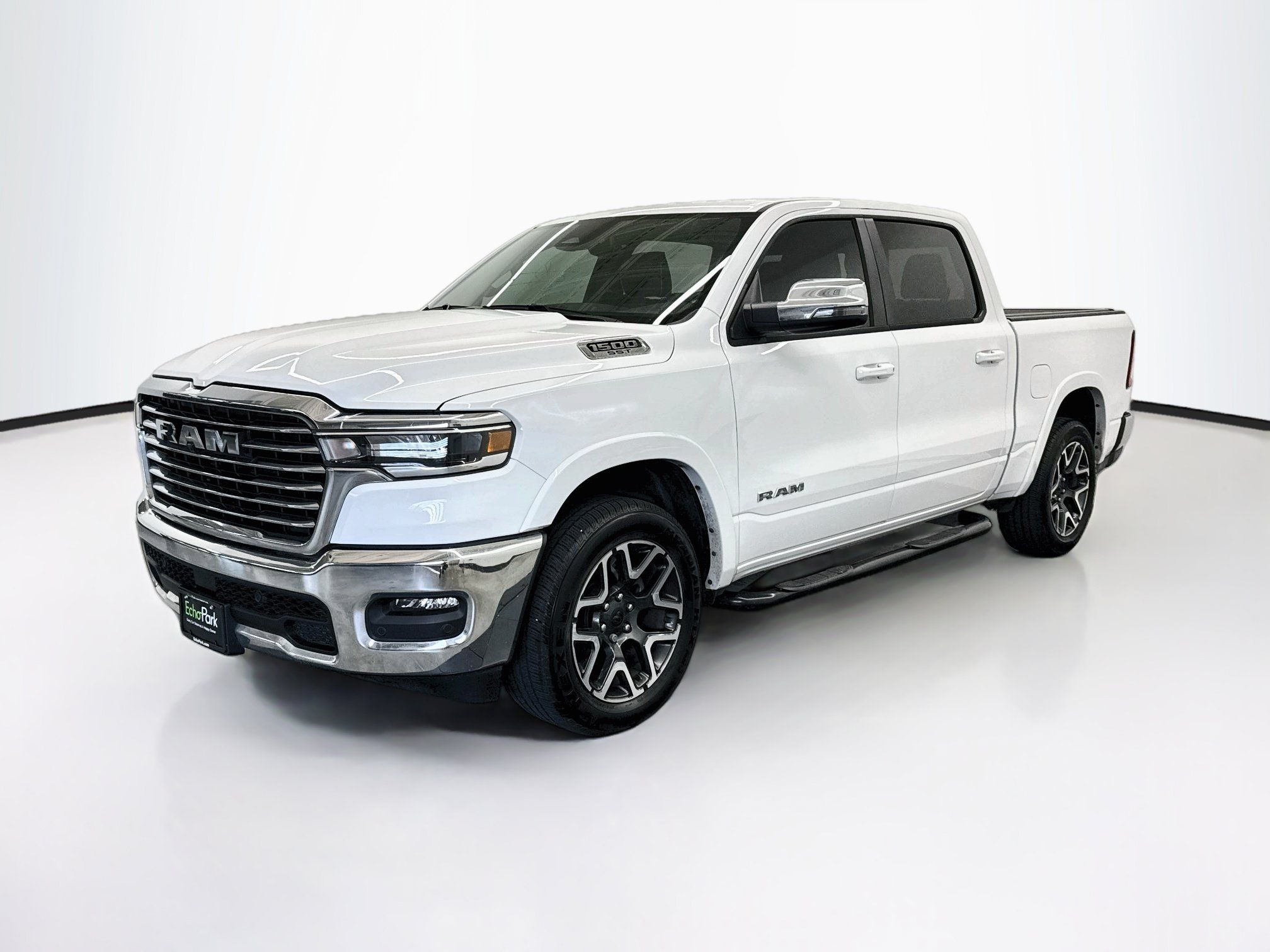 Used 2025 RAM 1500 Laramie AWD/4WD image 3