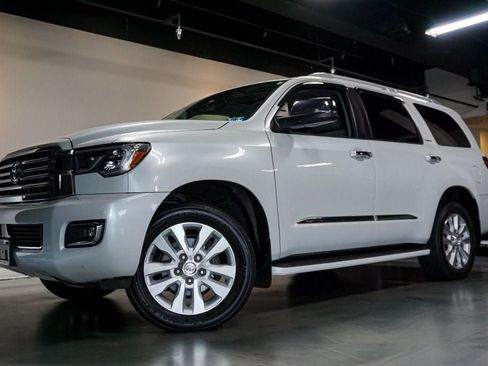 Used 2022 Toyota Sequoia Platinum AWD/4WD image 1