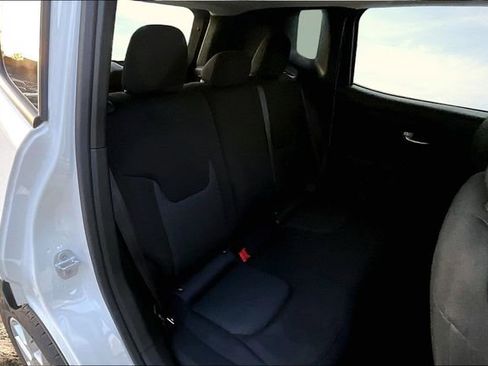 Used 2023 Jeep Renegade Latitude AWD/4WD image 27