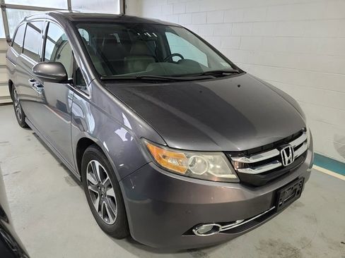 Used 2016 Honda Odyssey Touring image 2