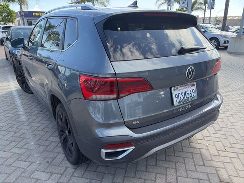 Used 2023 Volkswagen Taos SE w/ Black Wheel Package image 4