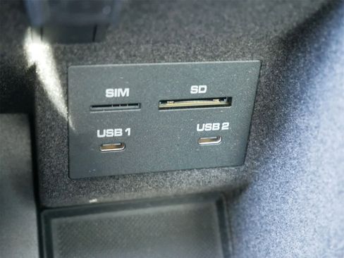 Used 2025 Porsche Macan image 20