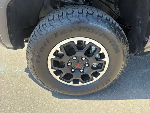 Used 2025 Toyota Tacoma TRD Off-Road AWD/4WD image 30