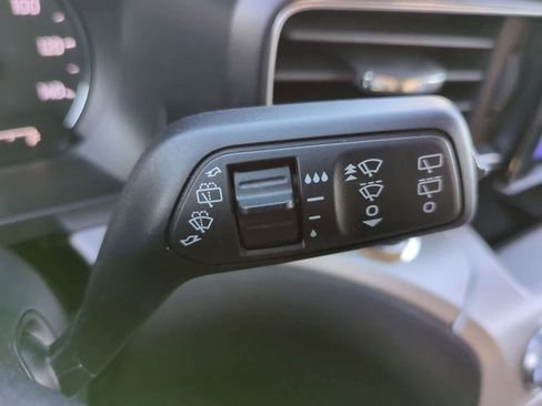 Used 2022 Ford Explorer XLT w/ Equipment Group 202A image 27